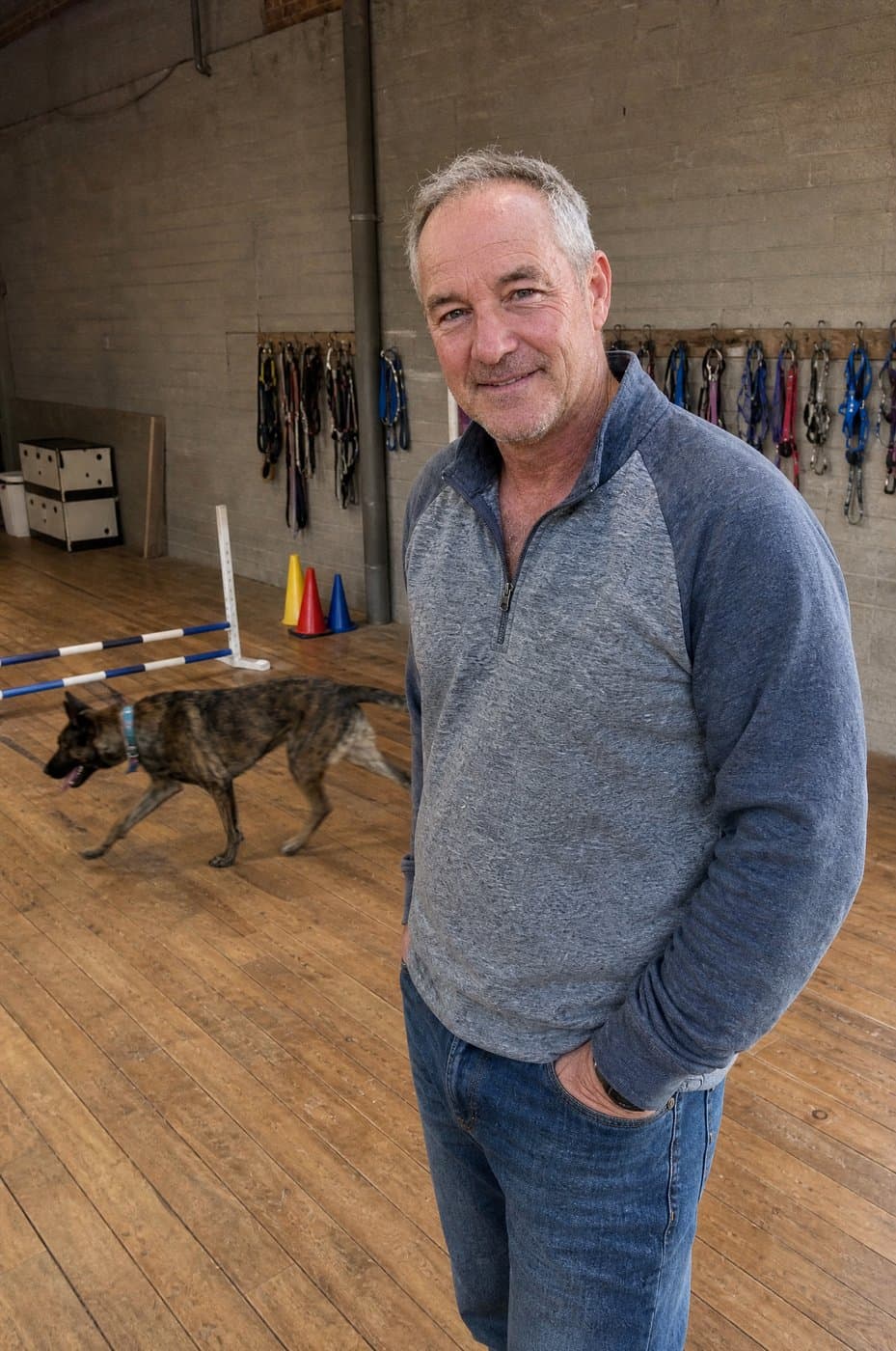 Alex Lehné mit einem Spürhund